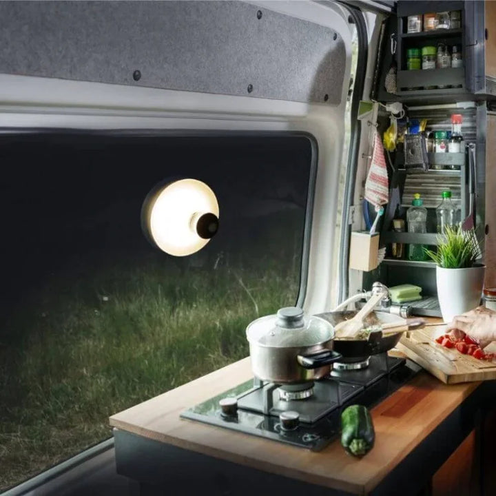 LED vegglampe med oppladbart sugefeste Luvikno
