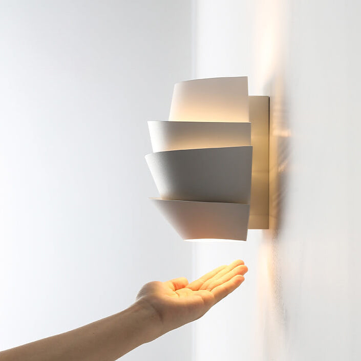 Luvikno | NordGlow Dual Light Wall Sconce – Skandinavisk Stil Jern Vegglampe for Moderne Interiører