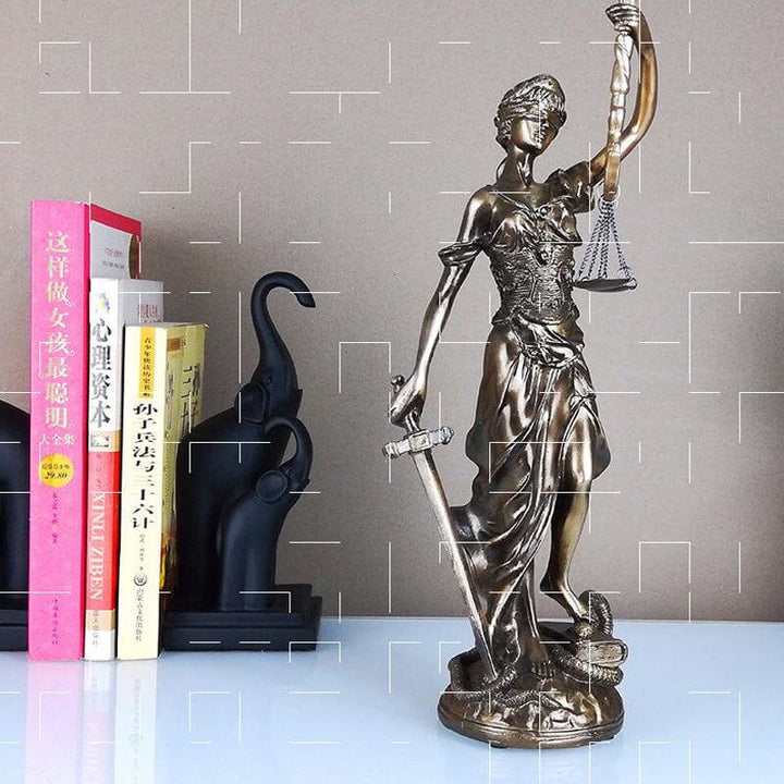 Luvikno | Dekorativ statue av Rettferdighetens Gudinne