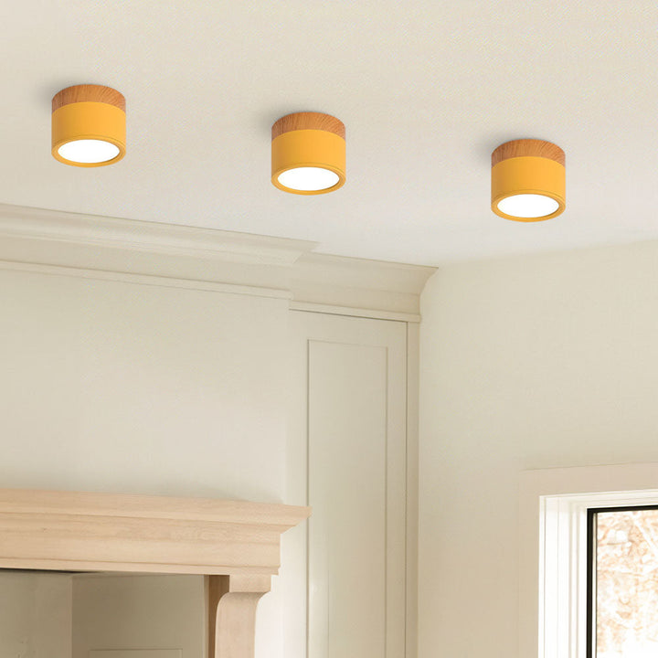 Taklampe med rosa flush trefinish Luvikno