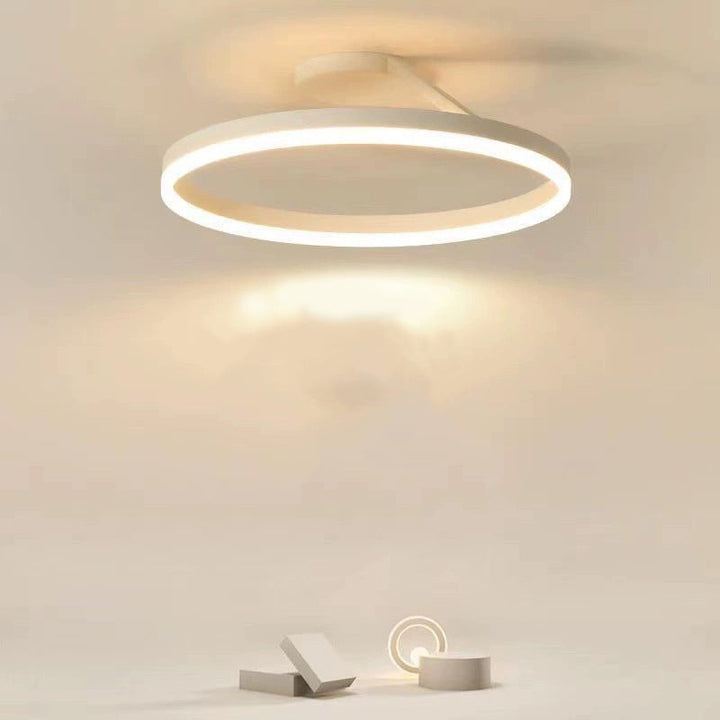 Luvikno | RadiantGlimmer Taklampe - Luksuriøs gull LED-belysning med metallelementer