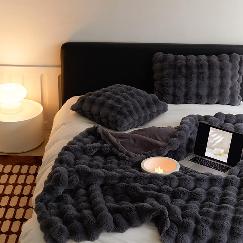 Plush falsk pels kastet for ultimate koselig varme | Luvikno