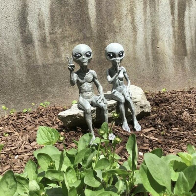 Statue Garden Alien | Luvikno