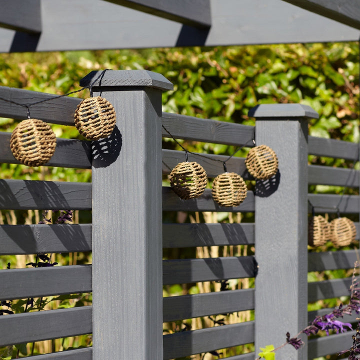 SolarGlow – Rattan Fe lys streng med magisk belysning Luvikno