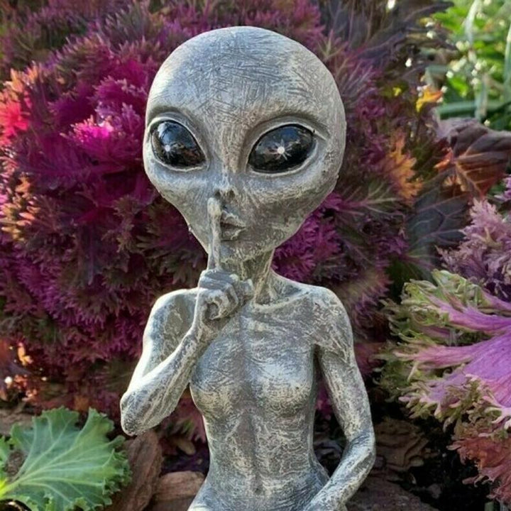 Alien Garden Statue | Luvikno
