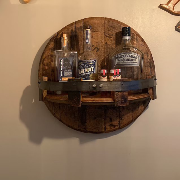 Whiskeyfat Vegghylle | Rustikk Massivtre-Design | Rund