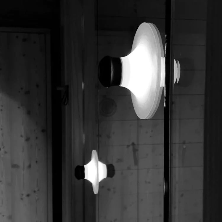 LED vegglampe med oppladbart sugefeste Luvikno