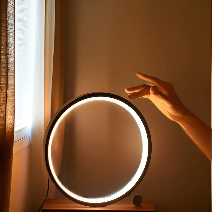 Luvikno | Halo Glo LED Bordlampe – Eleganse og Innovasjon i Belysning