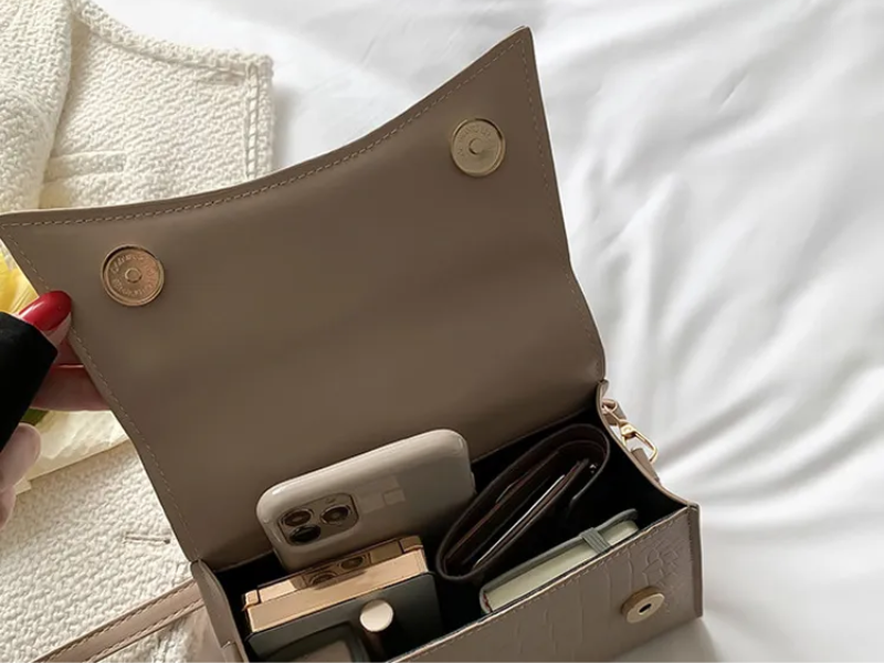 Style fjær Kvinners Håndveske laget av PU-lær med Crossbody reim | Luvikno