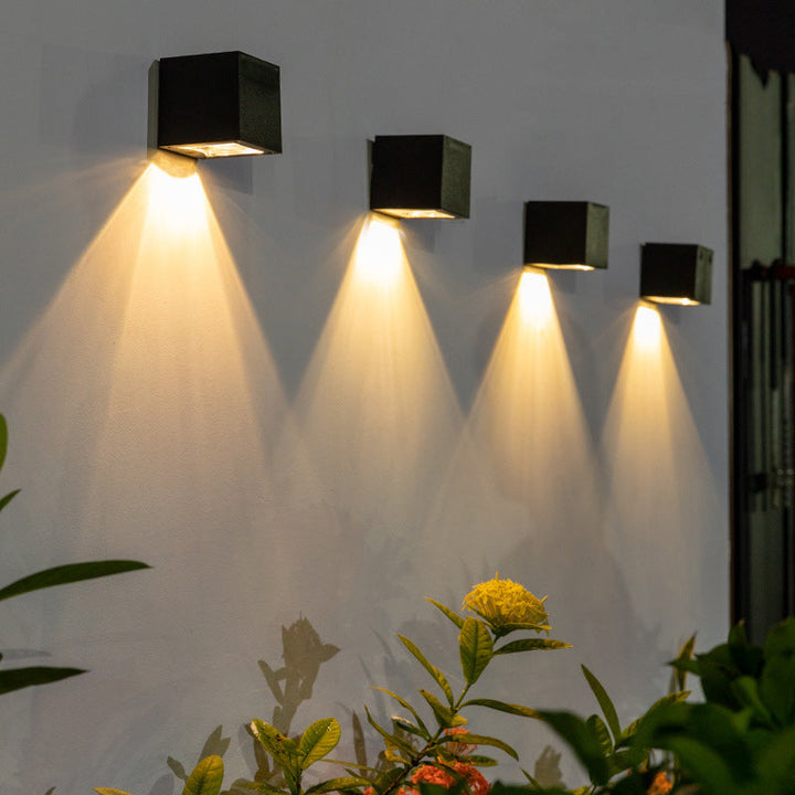 Moderne minimaliste kube plastisk solenergi LED vegglampe for hagen | Luvikno