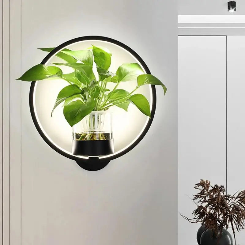Vegglampe med glassplanteholder Luvikno