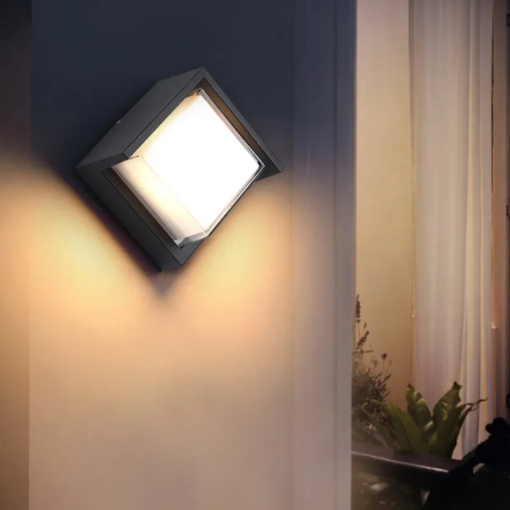 Stilig Værbestandig Utendørs Vegglampe | Luvikno