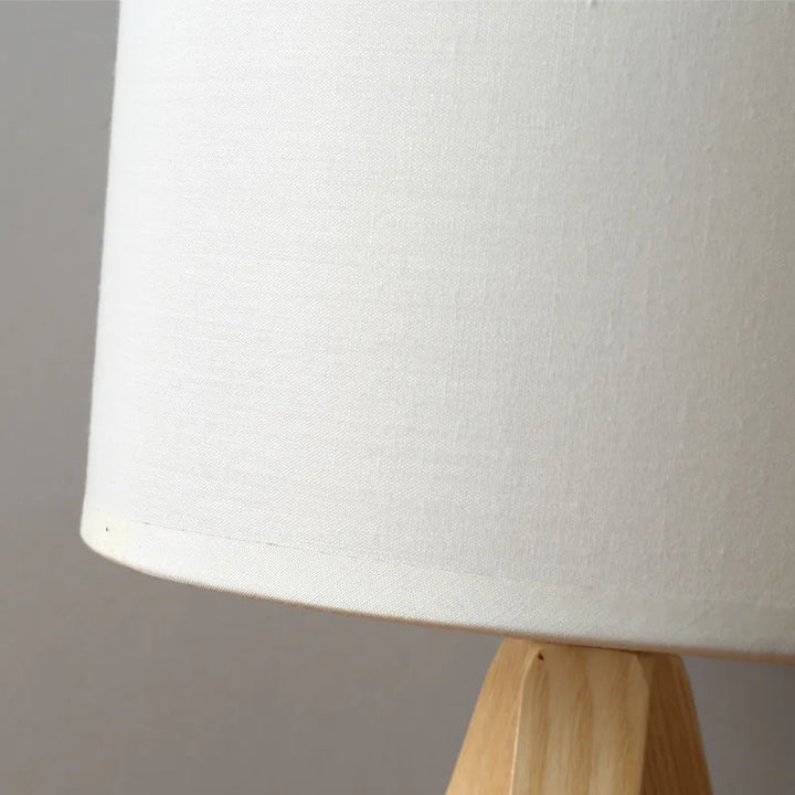 Luvikno | Tre Opalin - Moderne Tre Tripod Bordlampe