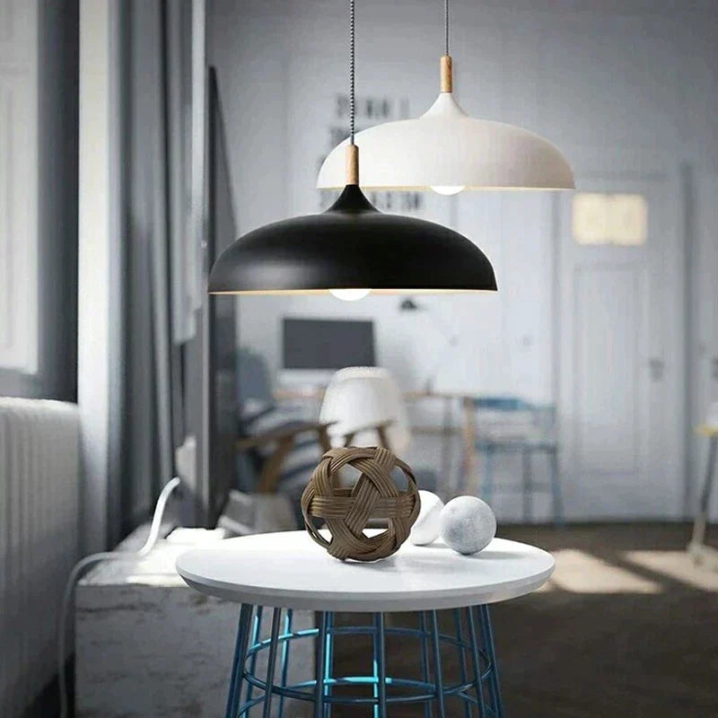 Eiketre taklampe i nordisk design – LED tre plafond lampe | Luvikno