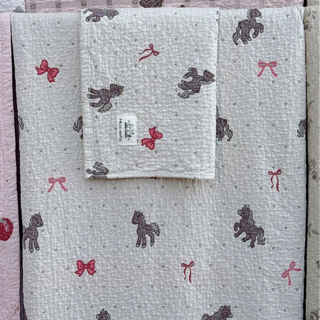 Damer koselig teppe med søtt hestemotiv Luvikno