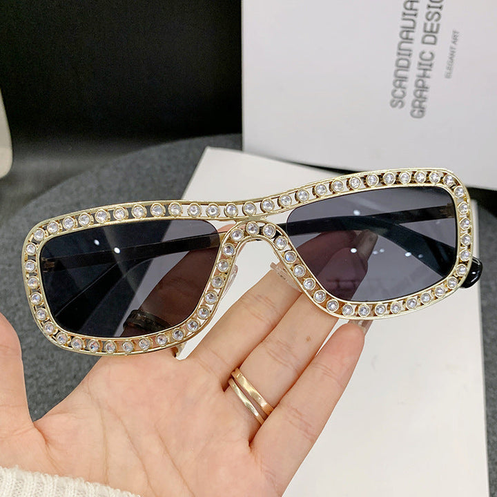 Damer ekstravagante Cat-Eye solbriller med gyldne aksenter Luvikno