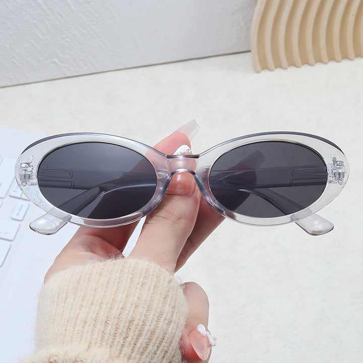 Damer moteriktig solbrille i elegant ovalt design Luvikno
