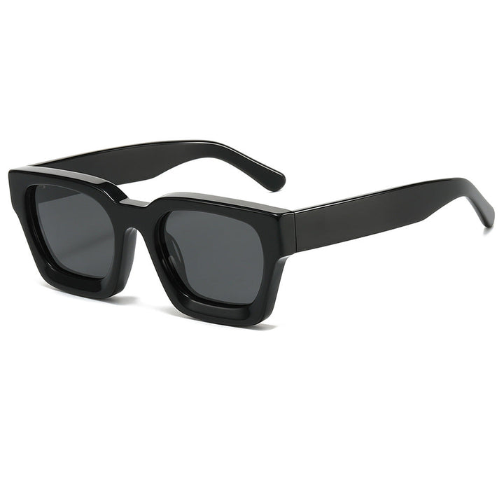 Dame designer solbrille med moderne, kvadratisk ramme og UV-beskyttelse Luvikno