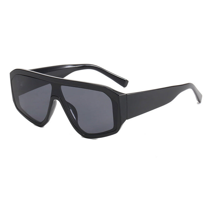 Dame oversized solbrille i moderne design med bred ramme Luvikno