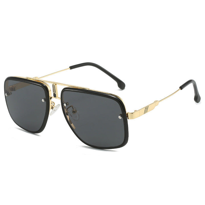 Dame moteriktig oversized solbrille med gull detaljer Luvikno