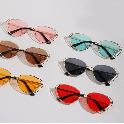 Dame geometrisk solbrille med rødt glass og elegant metallramme Luvikno