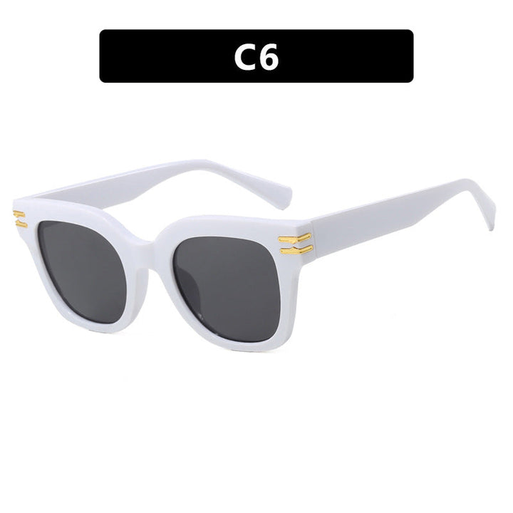 Dame moteriktig solbrille med elegante aksenter Luvikno
