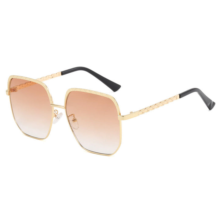 Dame moteriktig solbrille med firkantet ramme og stilige detaljer Luvikno
