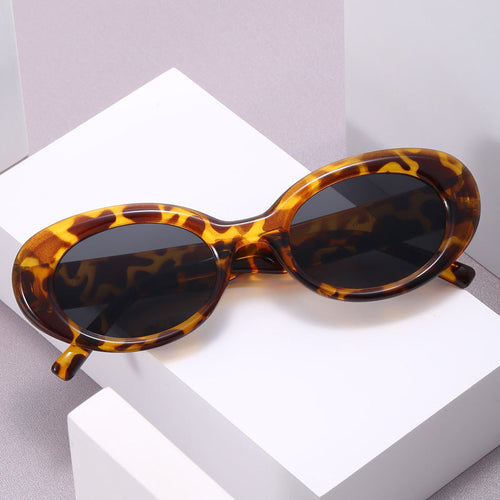 Damer oversized solbrille i moderne design Luvikno
