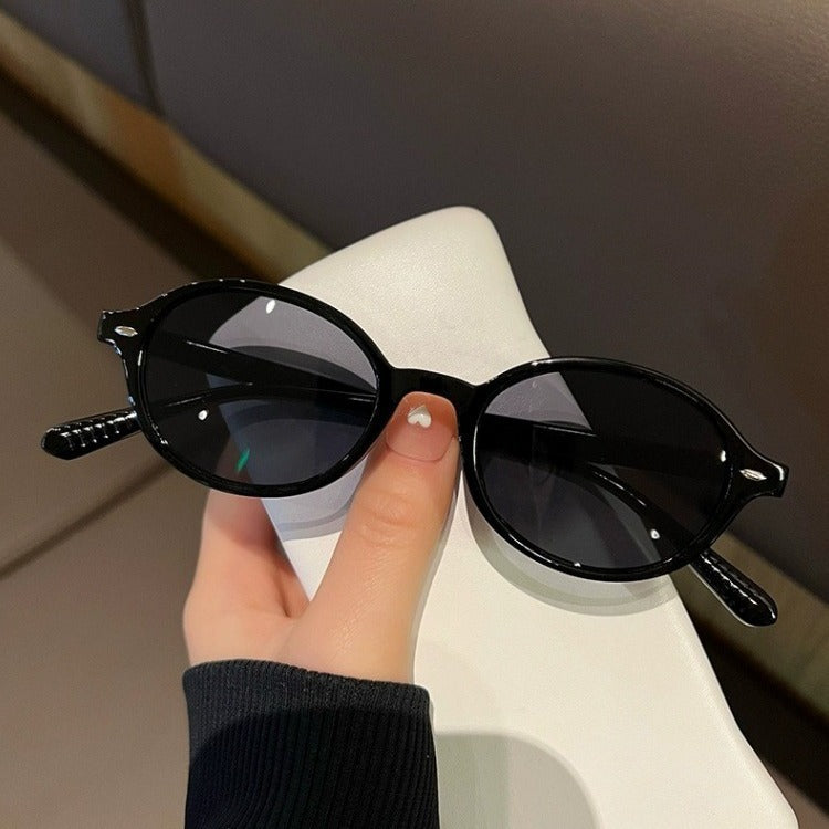Dame modische solbrille i elegant ovaldesign Luvikno