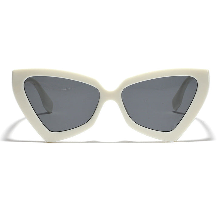 Dame Cat-Eye solbriller med speilende linser og robust ramme Luvikno