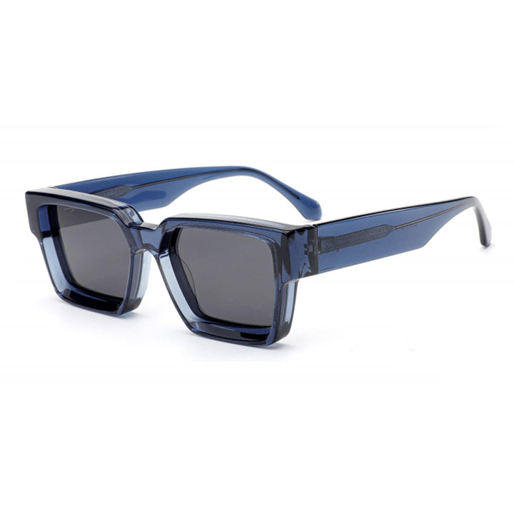 Dame moteriktig solbrille i stilfull design med bred ramme Luvikno