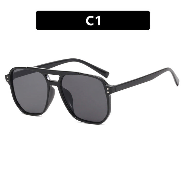 Dame moteriktig solbrille med kantet ramme Luvikno