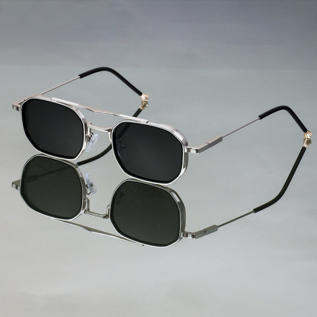 Dame Designer solbrille med elegant metallisk ramme Luvikno