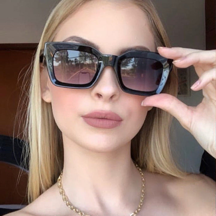 Dame oversized solbrille med markant design Luvikno
