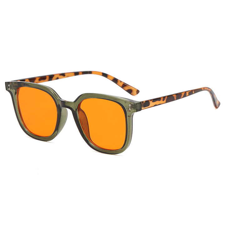 Dame kvadratisk designerbrille med tykk ramme og elegant profil Luvikno