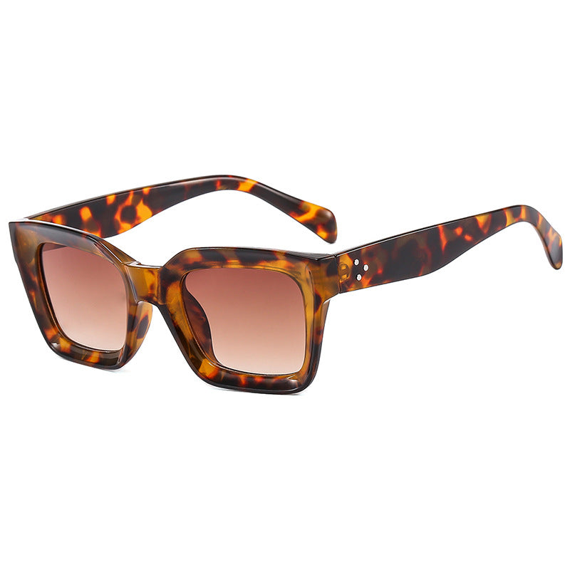Dame oversized solbrille med markant design Luvikno