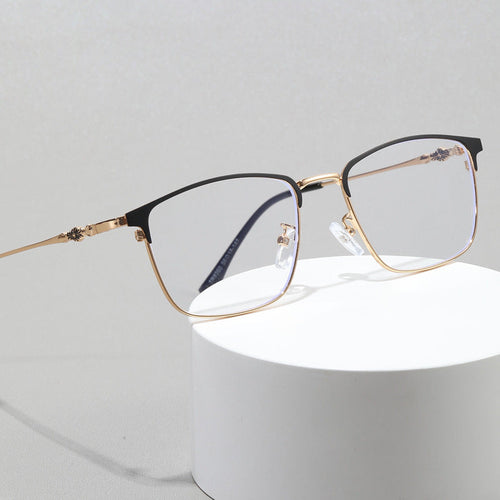 Dame moteriktig kvadratisk brille med elegant metallramme Luvikno