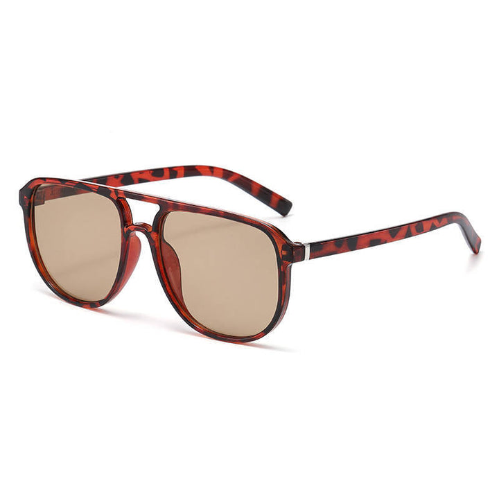 Dame moteriktig solbrille i elegant kvadratdesign Luvikno