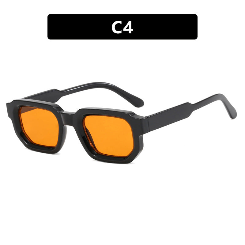 Dame fashionable rektangulære solbriller i trendy design med klare accenter Luvikno