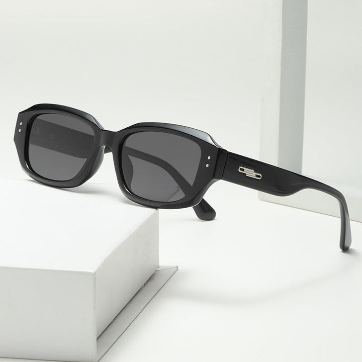 Dame trendy firkantet solbrille med innovativ gjennomsiktig ramme Luvikno