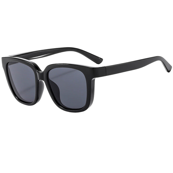 Dame Cat-Eye solbriller med elegant og moderne ramme Luvikno