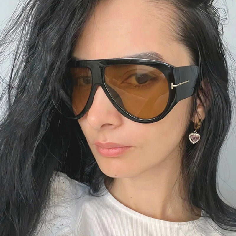 Dame elegant solbrille i markant design Luvikno