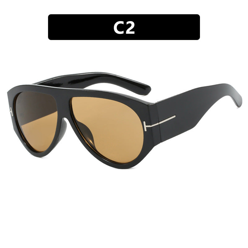 Dame elegant solbrille i markant design Luvikno