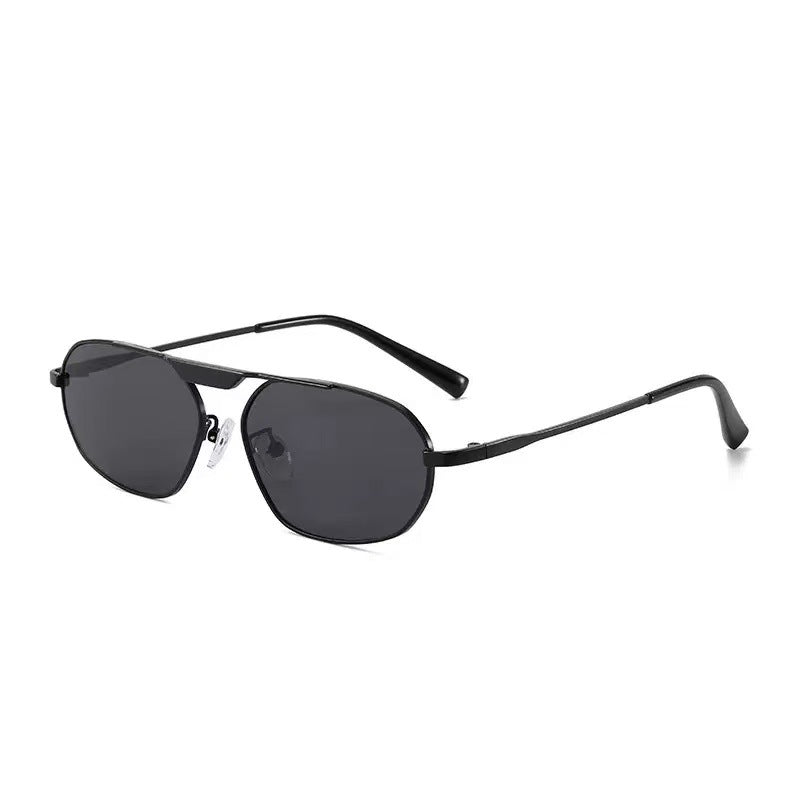 Dame moteriktig solbrille i elegant polygon-design Luvikno