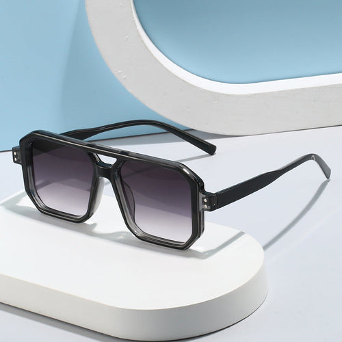 Dame moteriktig solbrille i moderne åttekantet design Luvikno