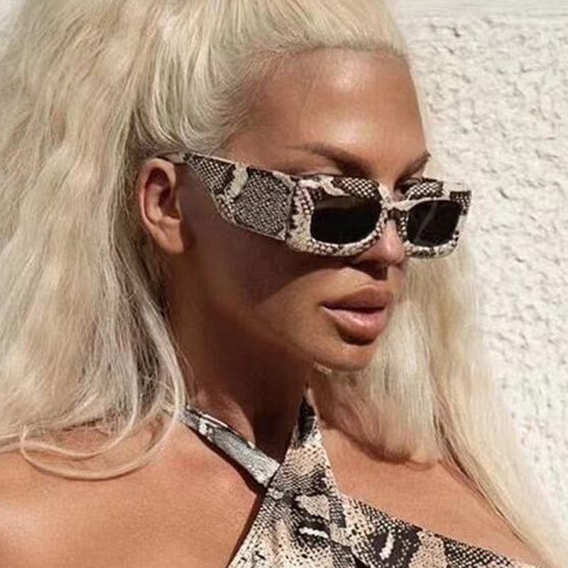 Dame oversized solbriller i moteriktig slangekinn-look Luvikno