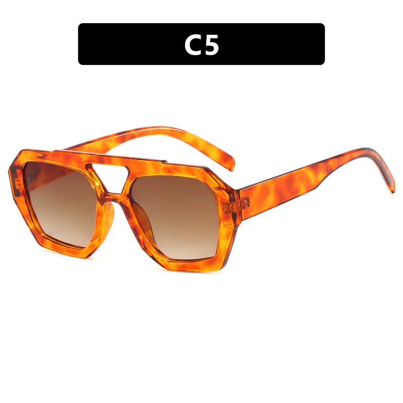 Dame geometrisk solbrille laget av robust plast med polarisert glass Luvikno