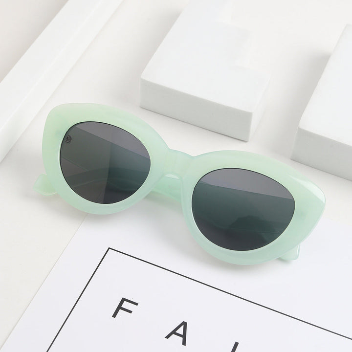 Dame Cat-Eye Solbriller med moderne plastikkinnet Luvikno