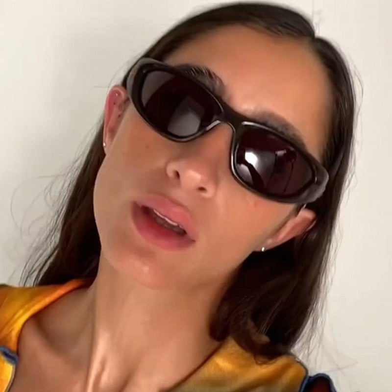 Dame atletisk solbrille med ergonomisk design Luvikno