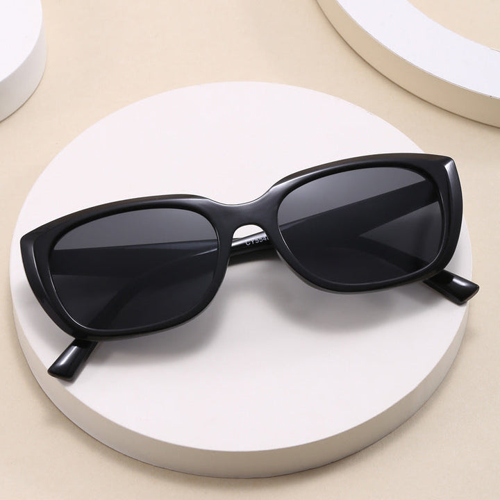 Dame trendy cat-eye solbriller i minimalistisk design Luvikno